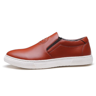 OEM ODM Slip Men On Sneakers de cuero Negro / Marrón con suela blanca