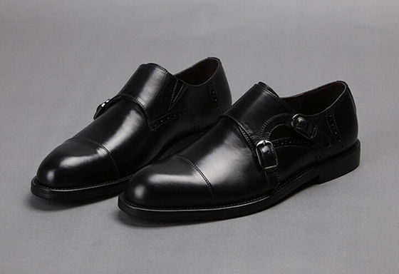 Zapatos de hombre negro con correa, zapatos de cuero Goodyear con hebilla.