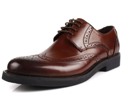 Europa Diseño Hombres Calzado Brogue Estilo botas Calzado de vestir masculino de cuero de grano completo
