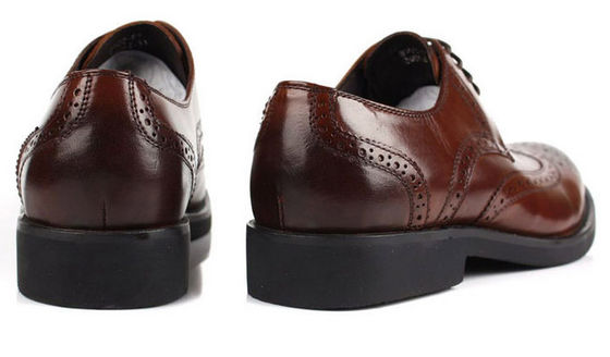 Europa Diseño Hombres Calzado Brogue Estilo botas Calzado de vestir masculino de cuero de grano completo