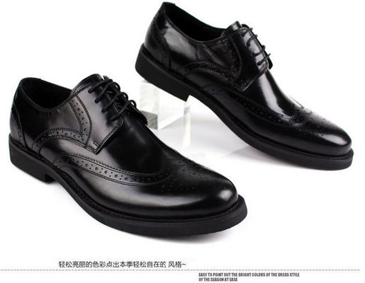 Europa Diseño Hombres Calzado Brogue Estilo botas Calzado de vestir masculino de cuero de grano completo