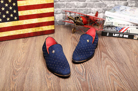 Slip On Men's Casual Shoes azul / negro personalizado con remaches de metal