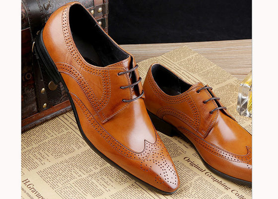 Zapatos de hombre de Oxford Brogue de cuero de vaca Zapatos de hombre clásicos