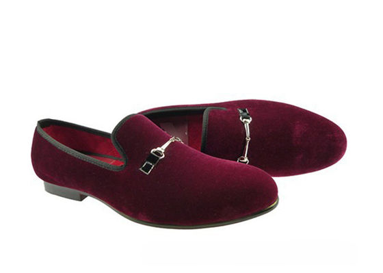 Hombres hechos a mano, zapatillas de terciopelo rojo, zapatillas confortables.