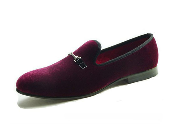 Hombres hechos a mano, zapatillas de terciopelo rojo, zapatillas confortables.