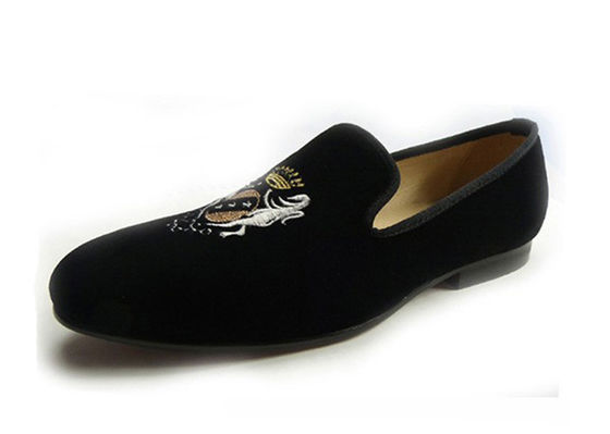 Slip On Loafers de terciopelo bordado Hecho a mano zapatos de tacón bajo y planos para hombres