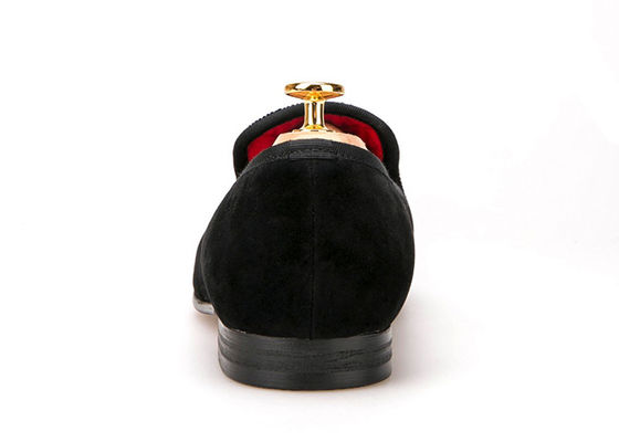 Casual Slipper Mens Loafers de terciopelo con decoración de bordado de cráneo personalizado