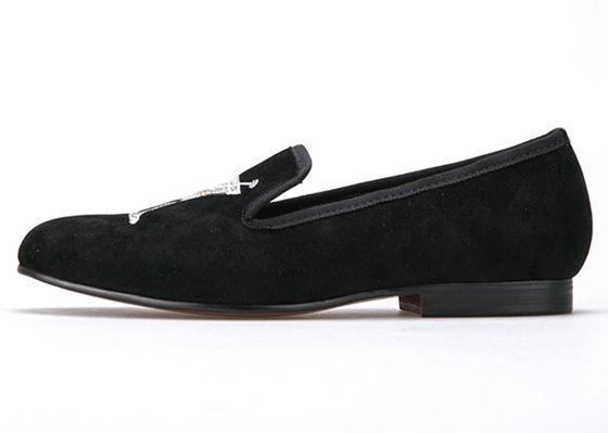 Embroidery Mujeres Loafers de terciopelo Mujeres zapatillas de fumar negras con diseño de vidrio de vino
