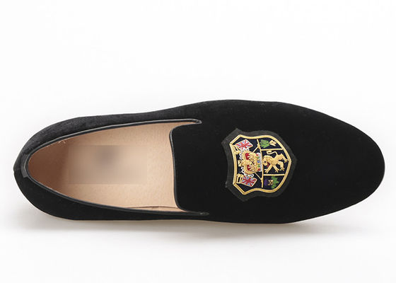 Cráneo estilo deslizamiento en loafers de terciopelo, lujosos hombres loafers de cuero zapatos
