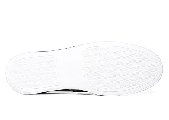 Verano Hombres hechos a mano En el deslizamiento de las zapatillas de deporte hombres hueco fuera de las zapatillas de conducción negras
