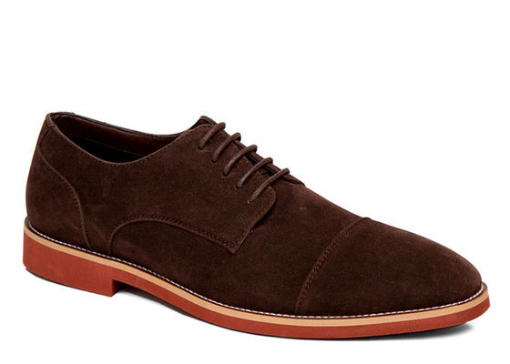 Zapatos clásicos de cuero genuino, zapatos redondos, zapatos de conducción de suede marrón.