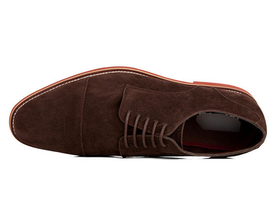 Zapatos clásicos de cuero genuino, zapatos redondos, zapatos de conducción de suede marrón.