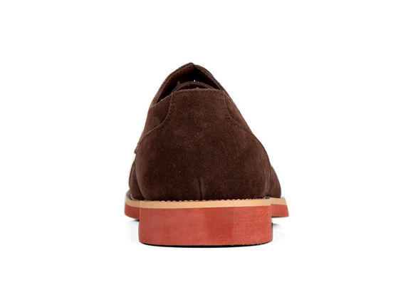 Zapatos clásicos de cuero genuino, zapatos redondos, zapatos de conducción de suede marrón.