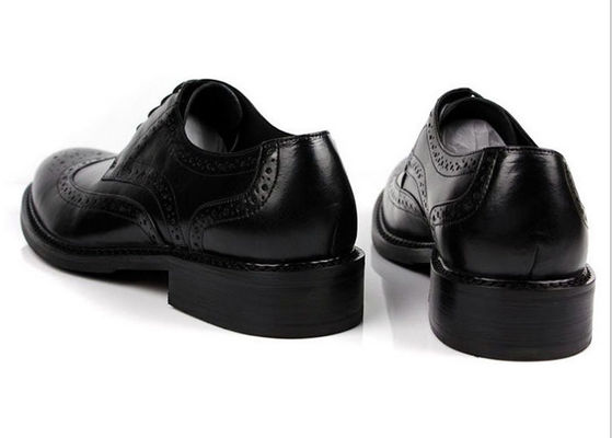 Zapatos de vestir masculinos de cuero genuino de color marrón oscuro Zapatos de primavera de otoño