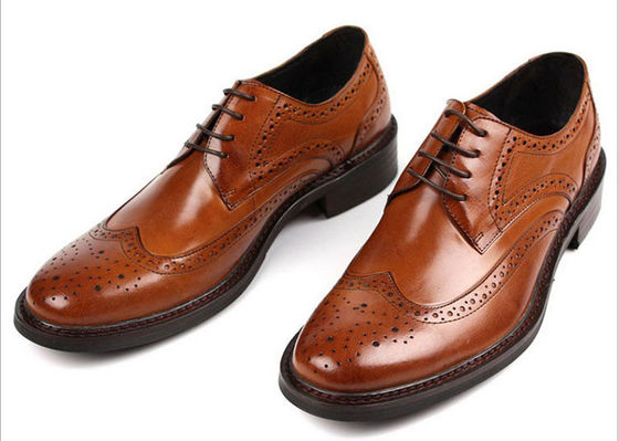 Zapatos de vestir masculinos de cuero genuino de color marrón oscuro Zapatos de primavera de otoño
