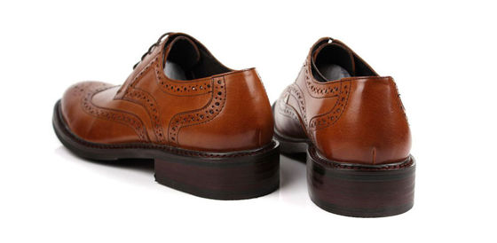 Zapatos de vestir masculinos de cuero genuino de color marrón oscuro Zapatos de primavera de otoño