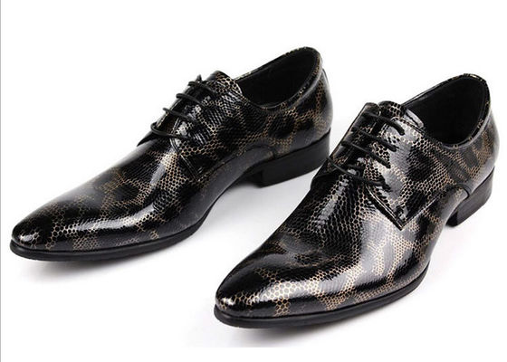 Estilo cocodrilo hombre zapatos negros, moda club nocturno zapatos de piel de serpiente originales