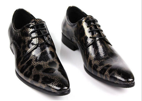 Estilo cocodrilo hombre zapatos negros, moda club nocturno zapatos de piel de serpiente originales