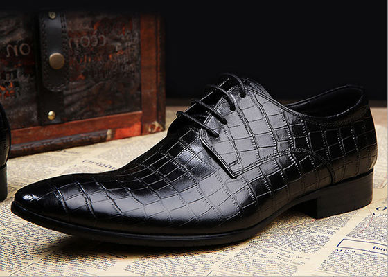 Embossing Diseño de los hombres Patente de piel de vestido zapatos Negro de encaje hasta el vestido de zapatos