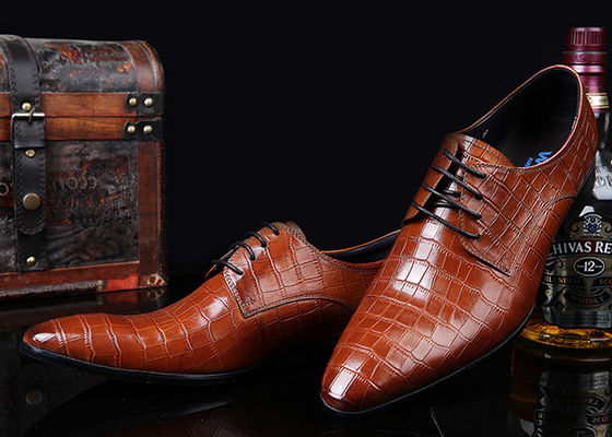 Embossing Diseño de los hombres Patente de piel de vestido zapatos Negro de encaje hasta el vestido de zapatos