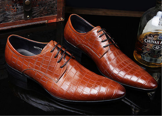 Embossing Diseño de los hombres Patente de piel de vestido zapatos Negro de encaje hasta el vestido de zapatos