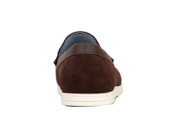 Zapatos deportivos para hombres de color marrón