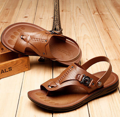 Sandalias de cuero masculinas casuales marrones / Sandalias de playa de verano masculinas con correa de hebilla