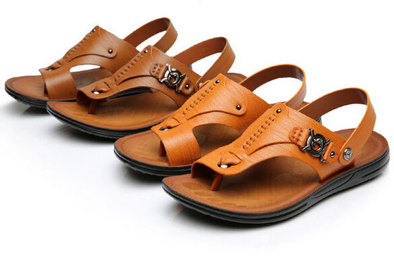 Sandalias de cuero masculinas casuales marrones / Sandalias de playa de verano masculinas con correa de hebilla