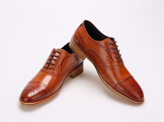 Calzado hecho a mano de estilo británico para hombres calzado de vestir de cuero genuino calzado formal de Oxford Brogues