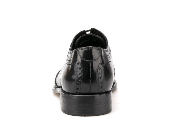 Los hombres venden zapatos de cuero, zapatos con punta, zapatos de vestir para la boda