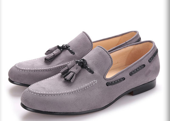 Hombres hechos a mano zapatos de terciopelo negro, Tassel estilo británico zapatos de vestir casual gris
