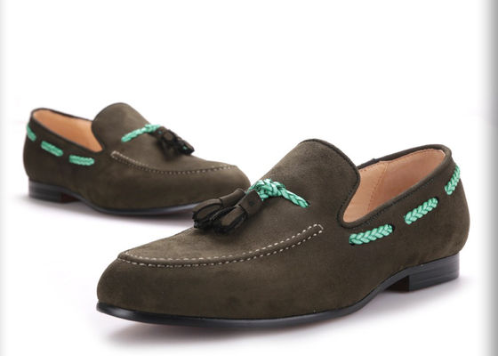 Hombres hechos a mano zapatos de terciopelo negro, Tassel estilo británico zapatos de vestir casual gris