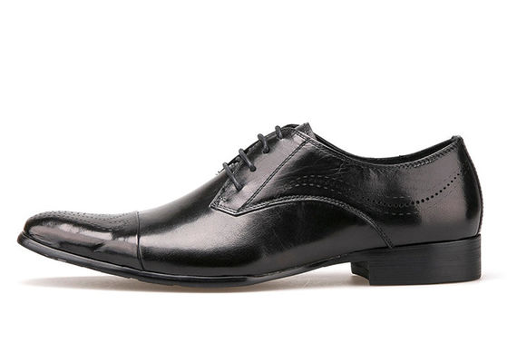Zapatos de vestir de cuero impermeables de estilo británico para hombres Zapatos de brogue negro