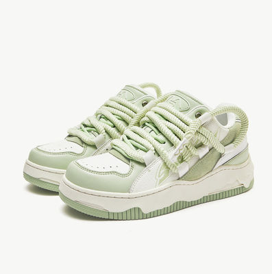 Mujeres de moda, zapatillas vulcanizadas, zapatillas con cordones, zapatillas largas.