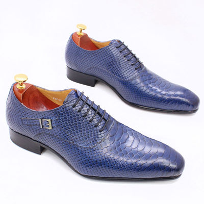 Zapatos de cuero de patente masculino de talón bajo de hombres con punta en el dedo del pie zapatos de vestir con diseño de serpiente falso