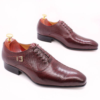 Zapatos de cuero de patente masculino de talón bajo de hombres con punta en el dedo del pie zapatos de vestir con diseño de serpiente falso