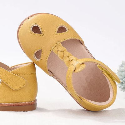 Zapatos escolares de cuero con dedos redondos de cuero amarillo Zapatos de bebé lindos