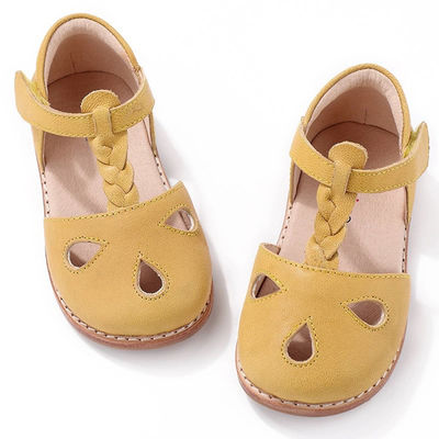 Zapatos escolares de cuero con dedos redondos de cuero amarillo Zapatos de bebé lindos