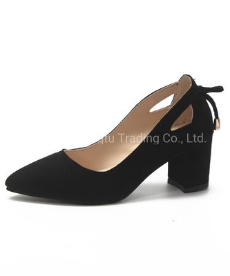 Las mujeres negras tienen zapatos de cuero de patente de 3,5 pulgadas
