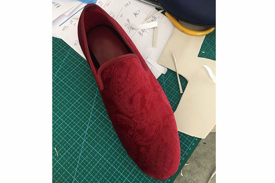 Sapatillas de veludo bordadas para fumadores resistentes al desgaste