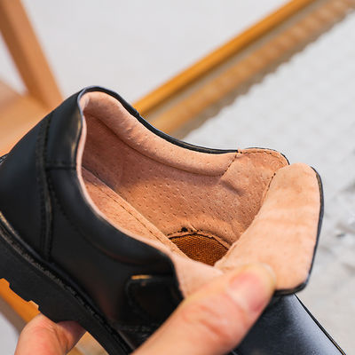 26-45 Zapatos escolares de cuero negro con tacones planos y cordones hechos