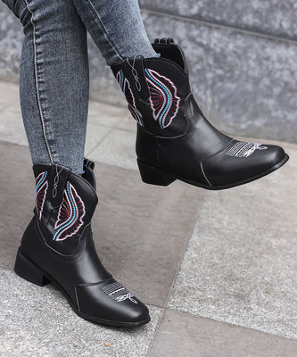Las últimas tendencias de la moda con botas de cuero para mujeres y de moda