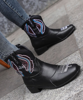 Las últimas tendencias de la moda con botas de cuero para mujeres y de moda