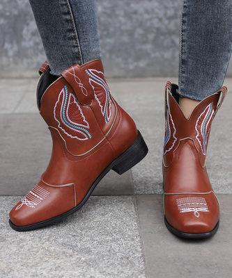 Las últimas tendencias de la moda con botas de cuero para mujeres y de moda
