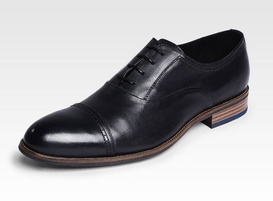 Pés redondos de moda para hombres, zapatos de vestir, cordones, zapatos de Oxford marrón oscuro.