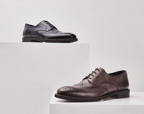 En el exterior, hombres zapatos de cuero de color marrón de patente, de color mixto, dedos cuadrados, zapatos de lujo para hombres