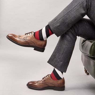 En el exterior, hombres zapatos de cuero de color marrón de patente, de color mixto, dedos cuadrados, zapatos de lujo para hombres