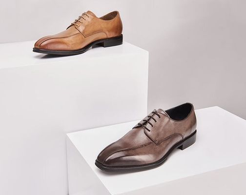 Hombres hechos a mano zapatos de cuero de patente negra zapatos de pie cuadrado zapatos de novia de hombres rayados