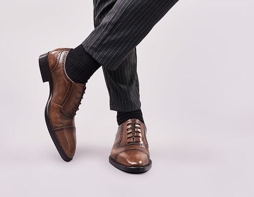 Los hombres de cordones de punta de pie de vestir zapatos de otoño hombres de Brogue marrón zapatos para la boda