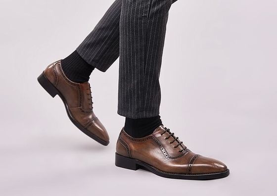 Los hombres de cordones de punta de pie de vestir zapatos de otoño hombres de Brogue marrón zapatos para la boda